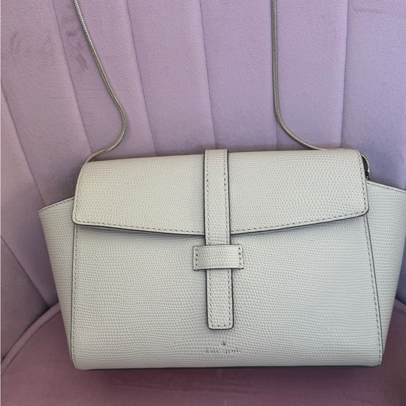 kate spade Handbags - Kate Spade Cream Crossbody Bag